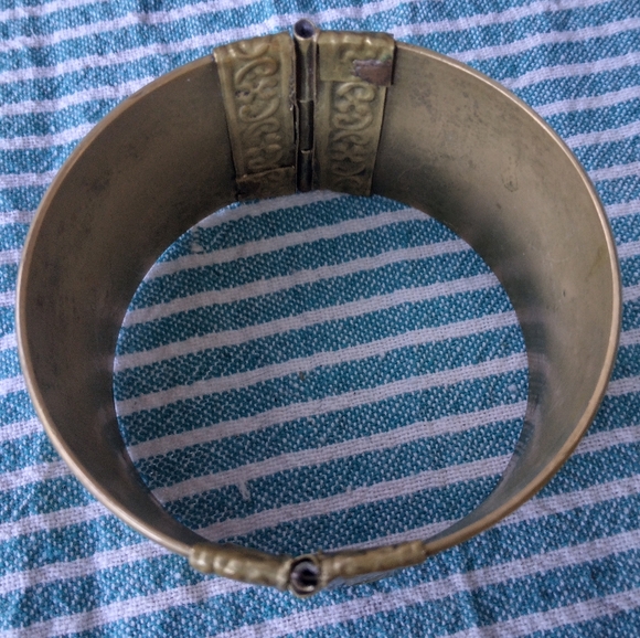 Beautiful Vintage Brass Cuff Bracelet - Picture 4 of 5